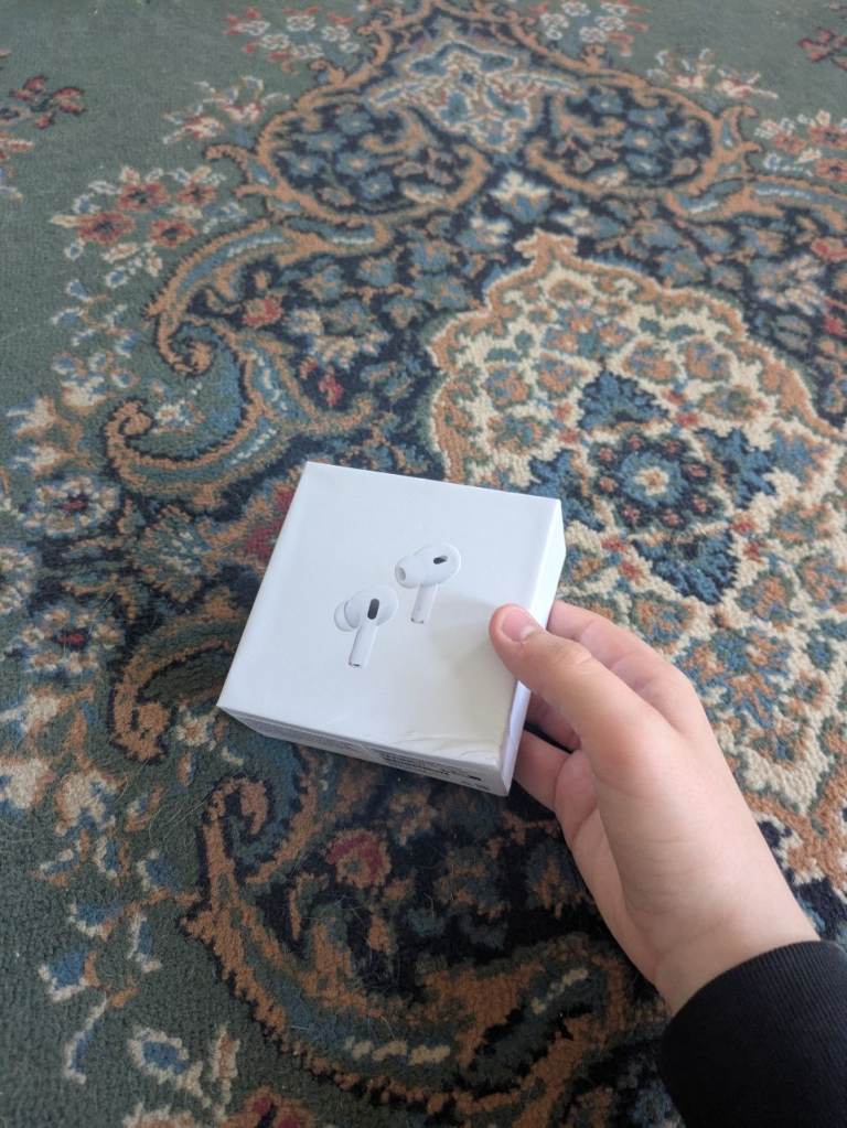 Airpods pro 2 (slightly damaged box)