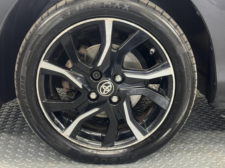 2016 Toyota Yaris Dual VVT-i Design Hatchback Petrol Manual