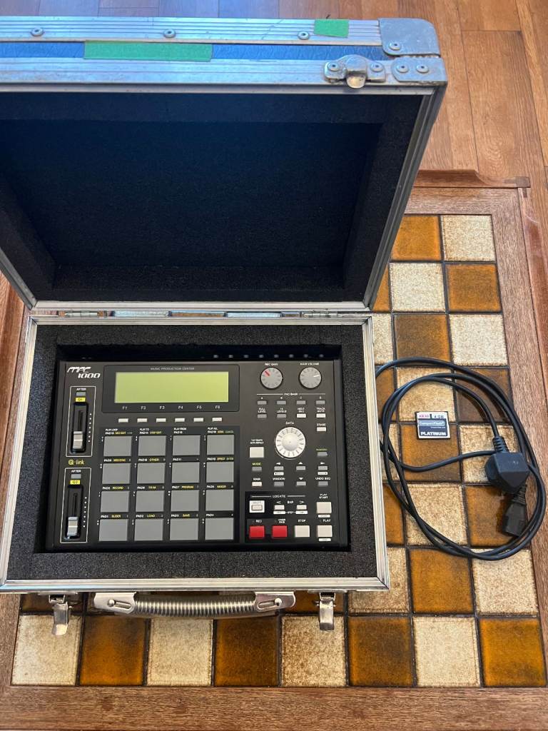 Akai MPC1000 Black – JJOS2XL + 128MB RAM + Official Flight Case + 4GB CF Card