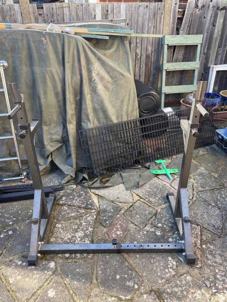 Squat rack with safety bars