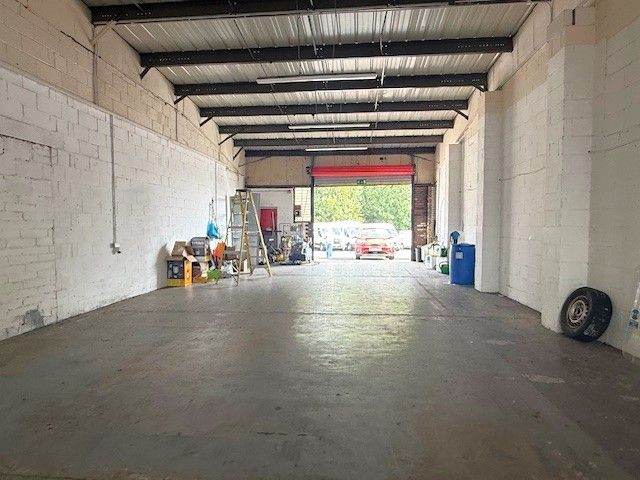 Workshop to let in Bassington Lane Industrial Estate. Near Newcastle & Morpeth. Onsite Car Parking. 