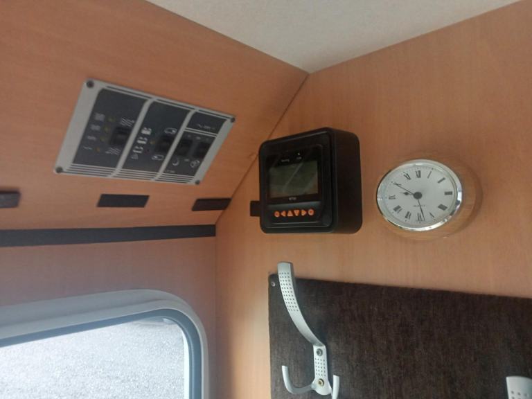 A CLASS PILOTE MOOVEO 6 BERTH 08 PLATE 