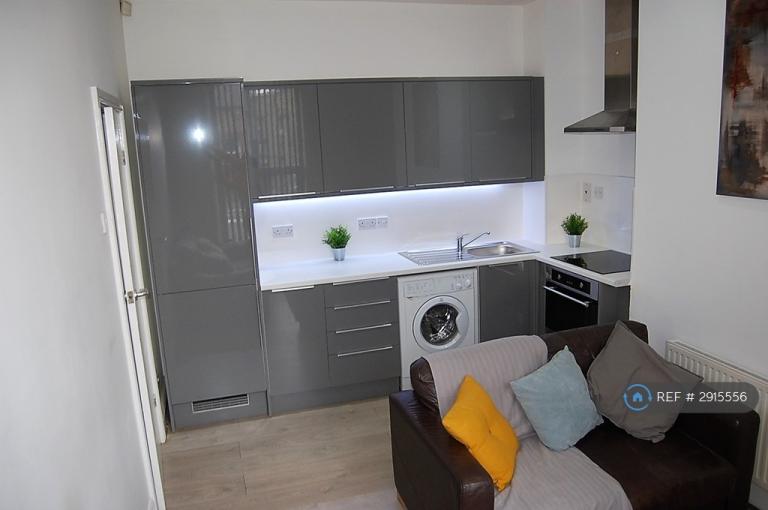 4 bedroom house in Manchester Road, Huddersfield, HD1 (4 bed) (#2915556)