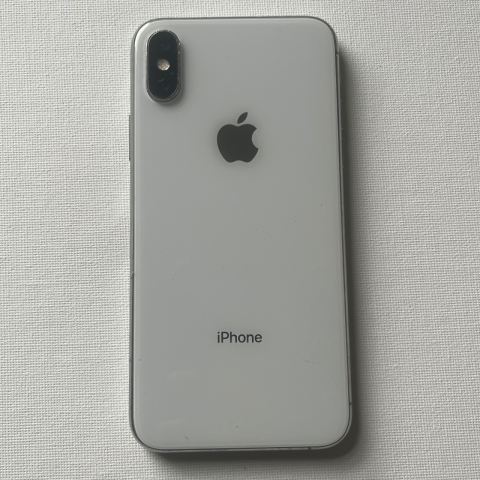 iPhone XS 64gb Unlocked iOS 16.1.1 | in Newham, London | Gumtree