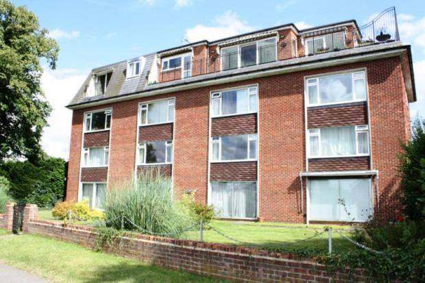 1 Bed Exective Riverside Apartment in Staines