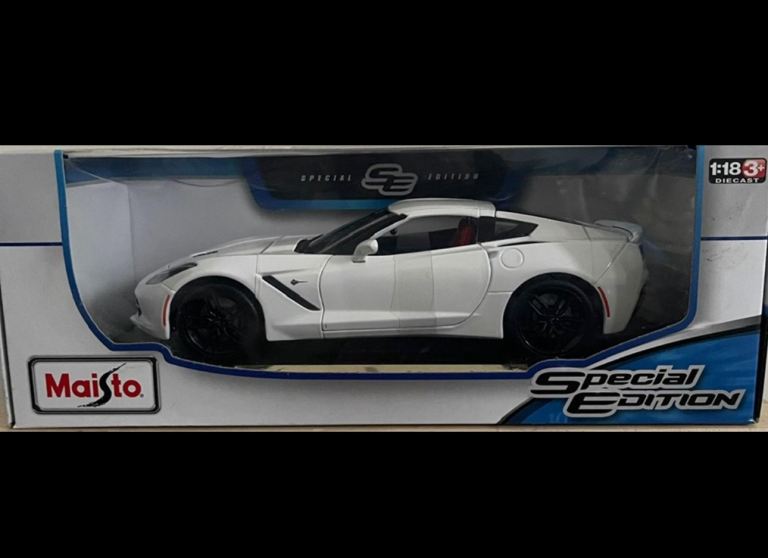 Maisto Special Edition 1:18 2014 Chevrolet Corvette Stingray C7 Z51 White Diecast Model Car