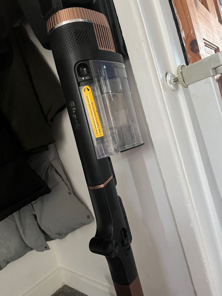 Shark Stratos **spares or repairs** no battery 