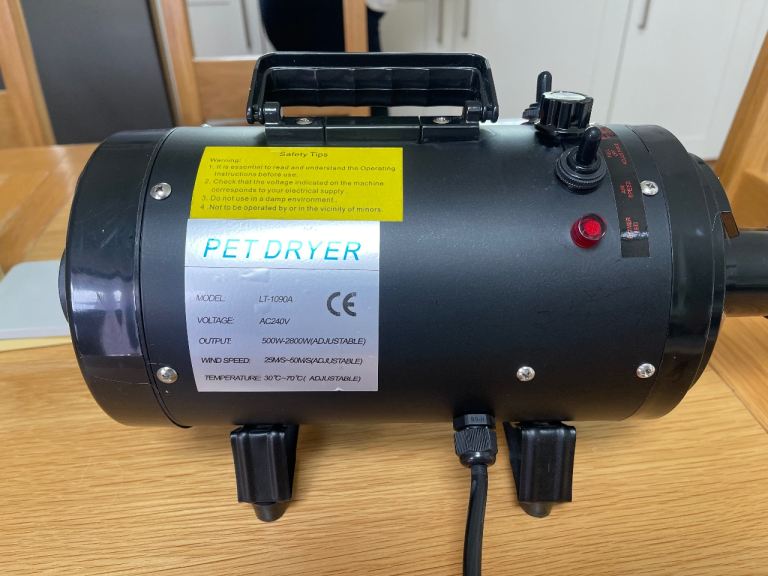 Pet hair dryer