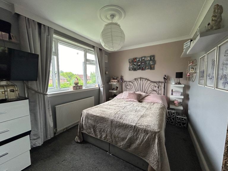 2 x Double bedroom to rent in a clean and tidy house. Driveway and on street parking available 