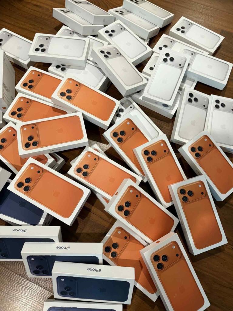 iPhone 17 Pro BRAND NEW BOX ONE YEAR OFFICIAL WARRANTY 