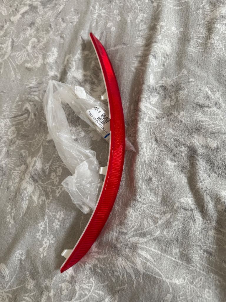 New- Right- Rear Bumper Reflectors Cover For Skoda Octavia RS 2010 - 2014 1Z0945105 1Z0945106