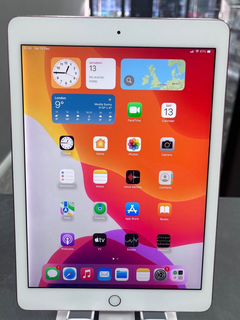 image for Apple iPad Pro 9.7 inch (2016) 32GB - Rose Gold - Wi-Fi + 4G  - Good Condition (BH🔋-94%)