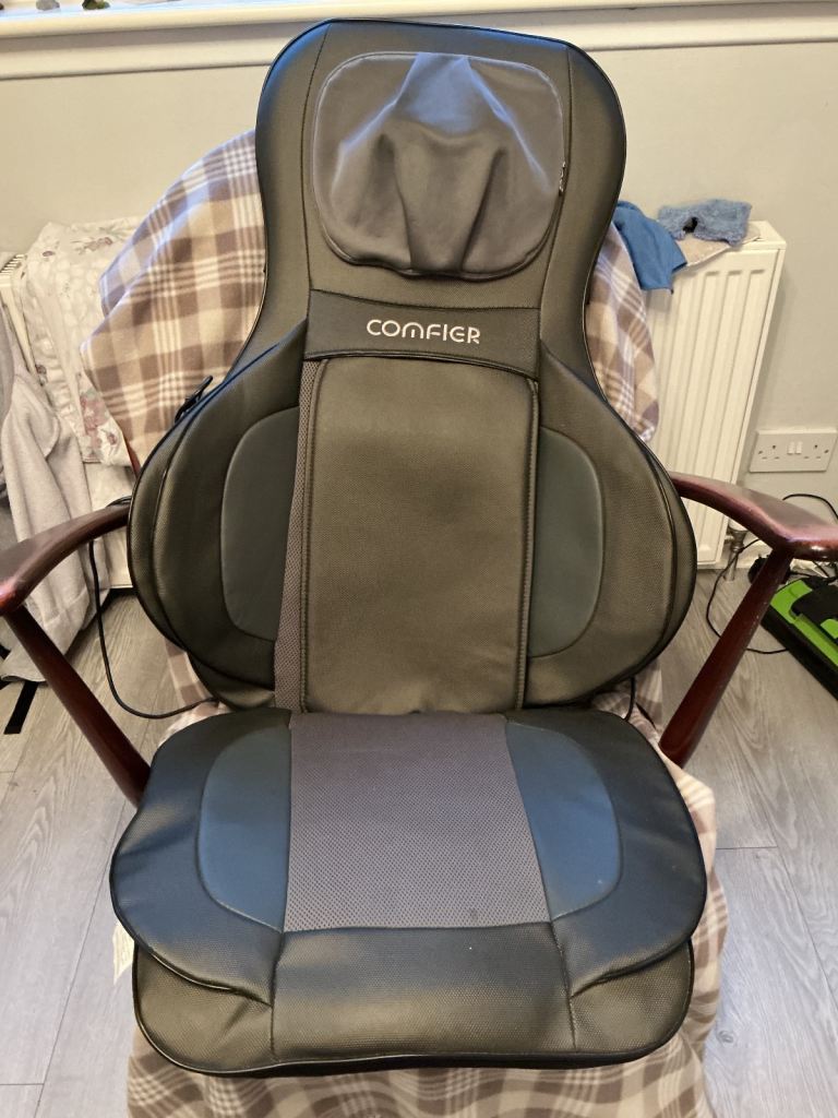 Massaging chair cover