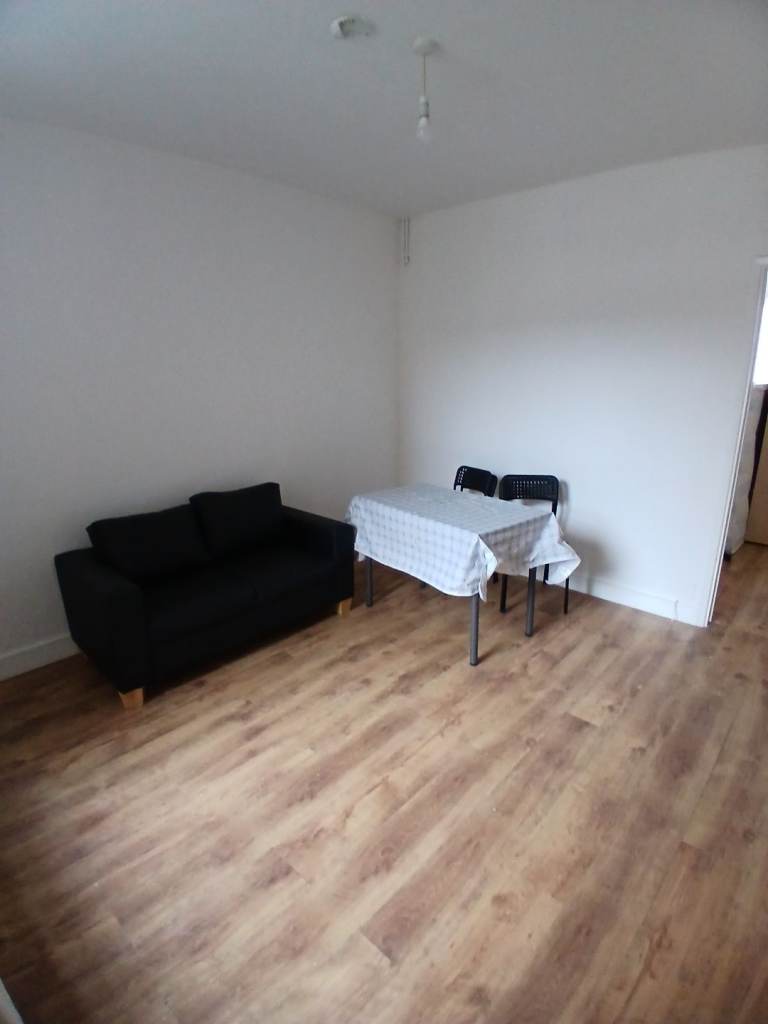 Two xTwo bedroom flats Dunstable 