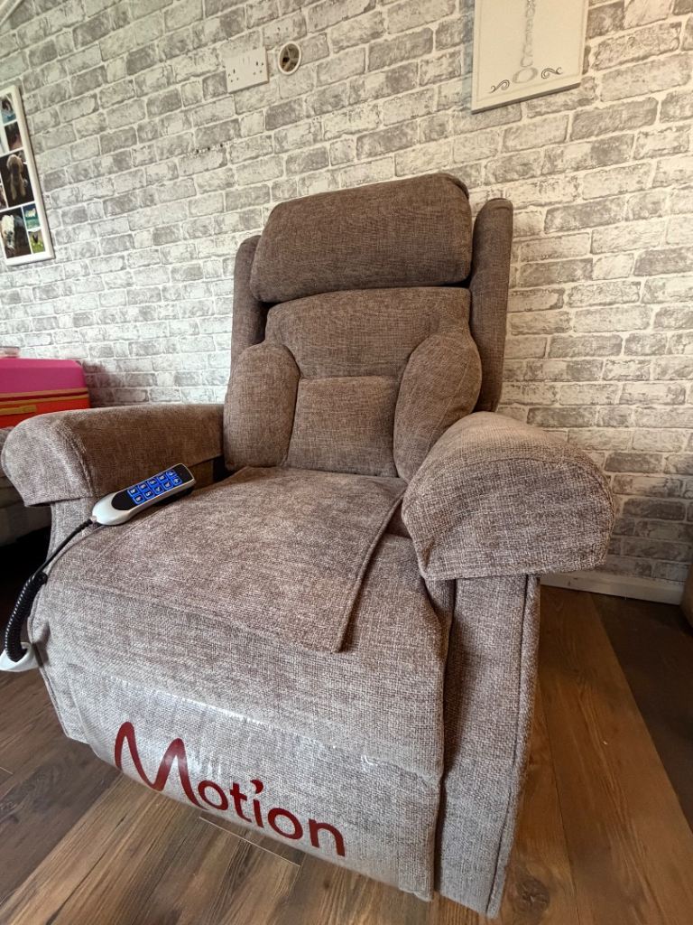 Motion Healthcare Monterey Riser Recliner Armchair Mobility Chair ex display 