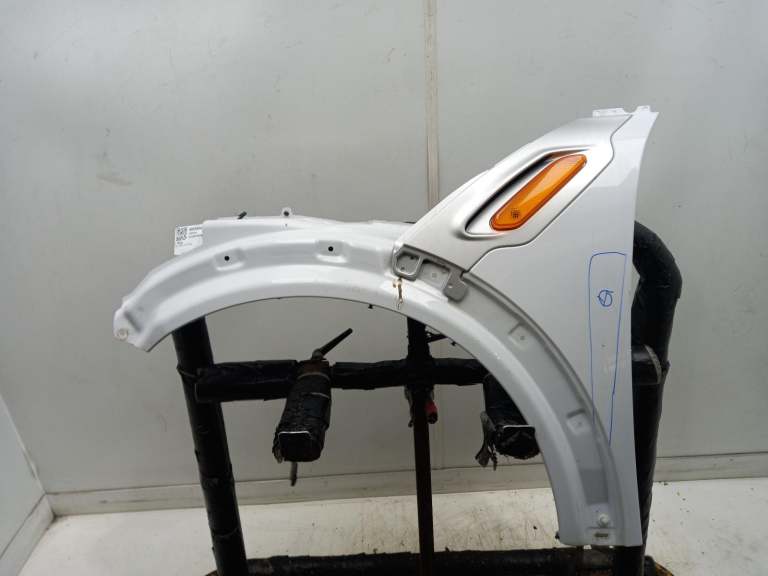 Mini (Bmw) Countryman Left Front Wing N/S 2010-2017 Light White (B15) 5 Door Hat