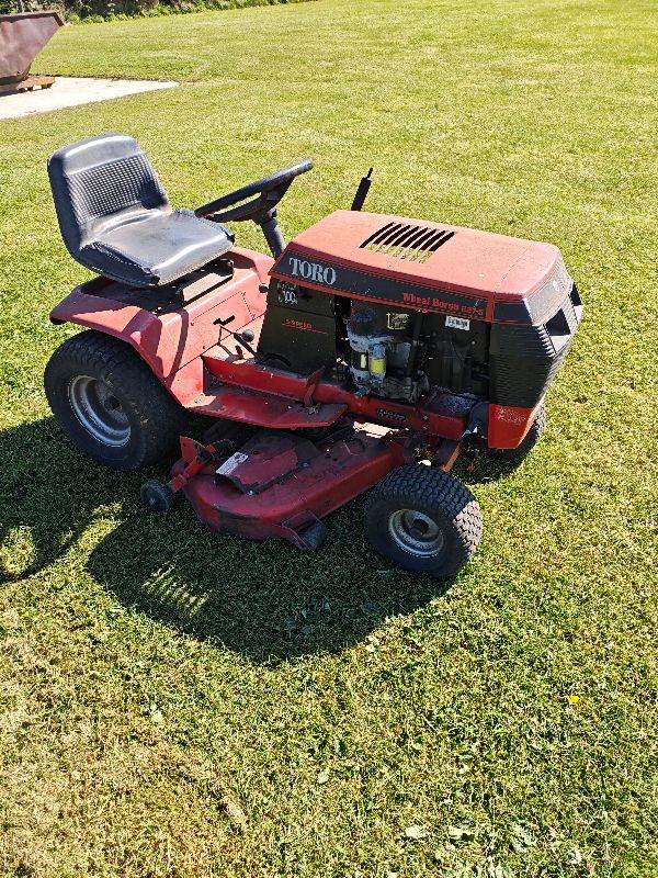 Wheel horse lawn mower 