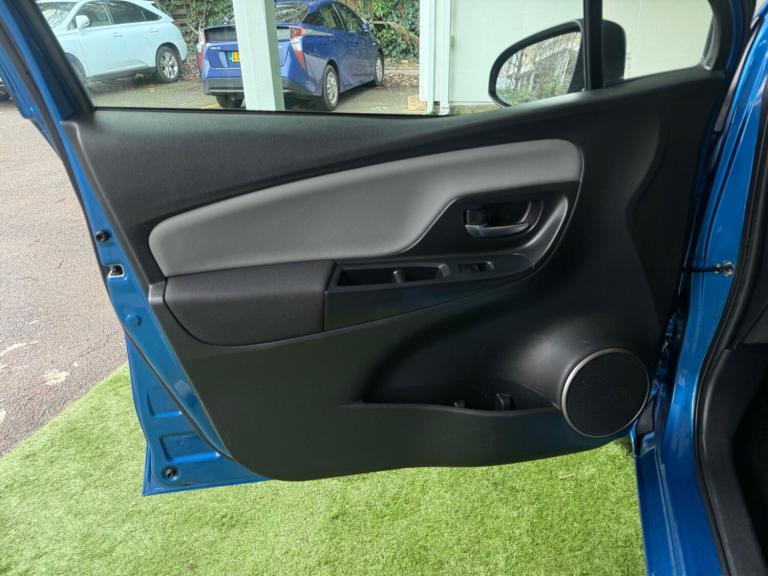 2015 Toyota Yaris 1.33 VVT-i Icon 5dr CVT HATCHBACK PETROL Automatic