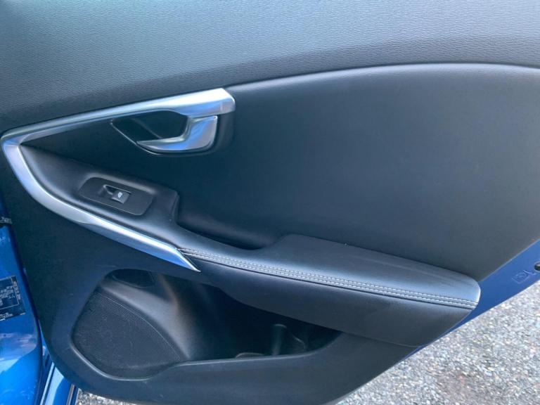 2016 Volvo V40 D2 [120] R DESIGN Nav Plus 5dr HATCHBACK DIESEL Manual