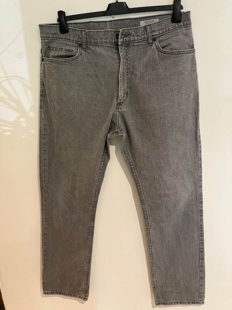 Men's Grey Denim Jeans – Good Condition