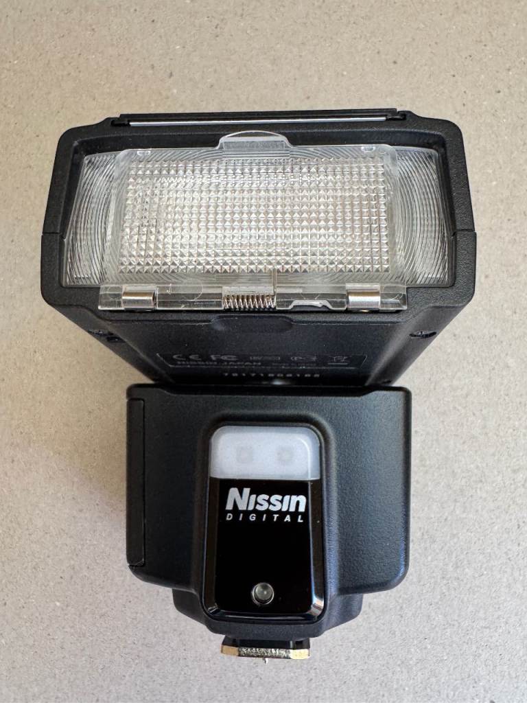 Nissin i40 Compact Flashgun for Fuji cameras