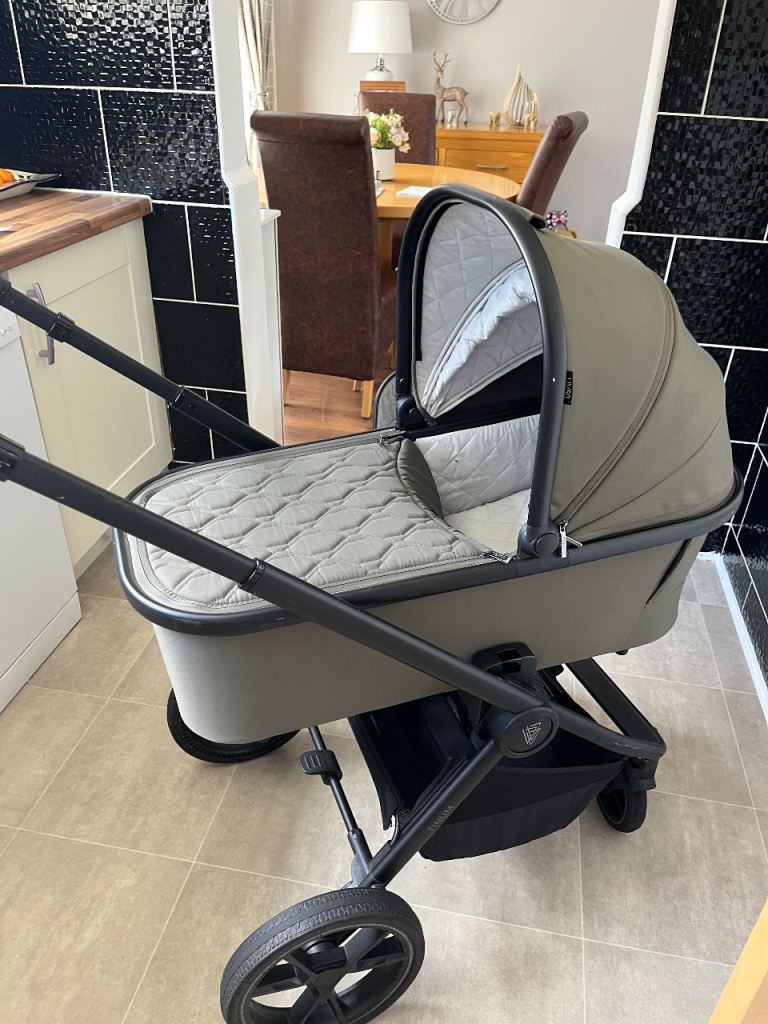 Venicci travel system 
