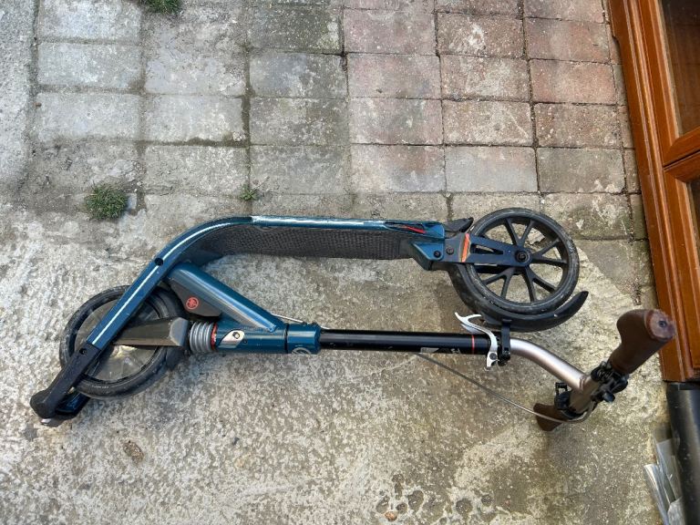 City scooter with suspension 