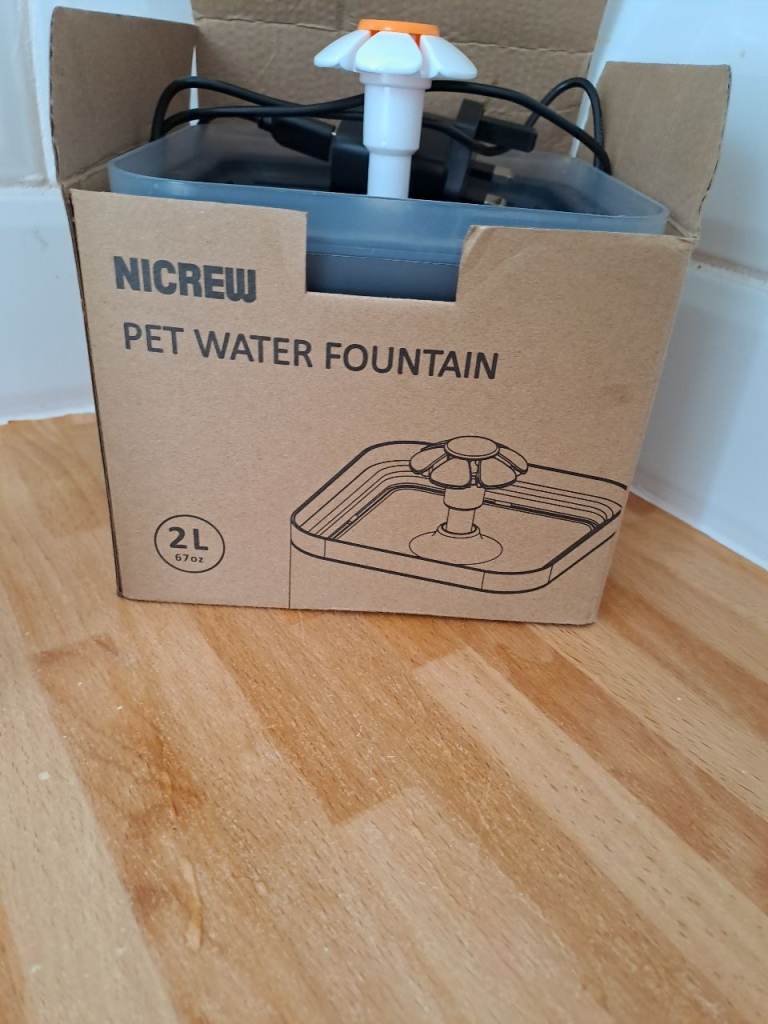 Pet water fountain