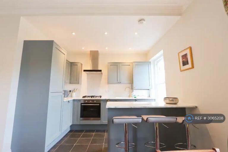 4 bedroom flat in Cromwell Road, Bristol, BS6 (4 bed) (#3065208)