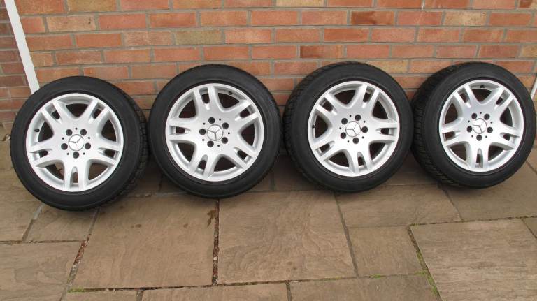 4 ALLOY WHEELS WITH WINTER TYRES