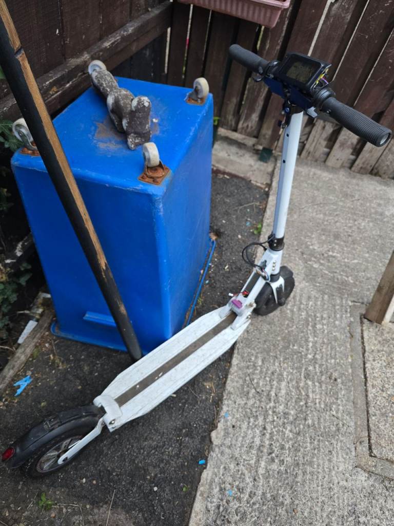White Electric Scooter Project / Spares or Repair