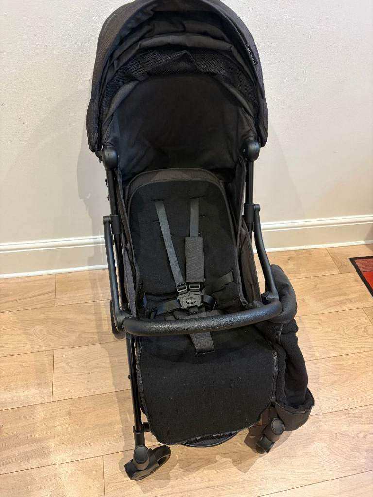 Mini Uno Touchfold Stroller with Footmuff – Black