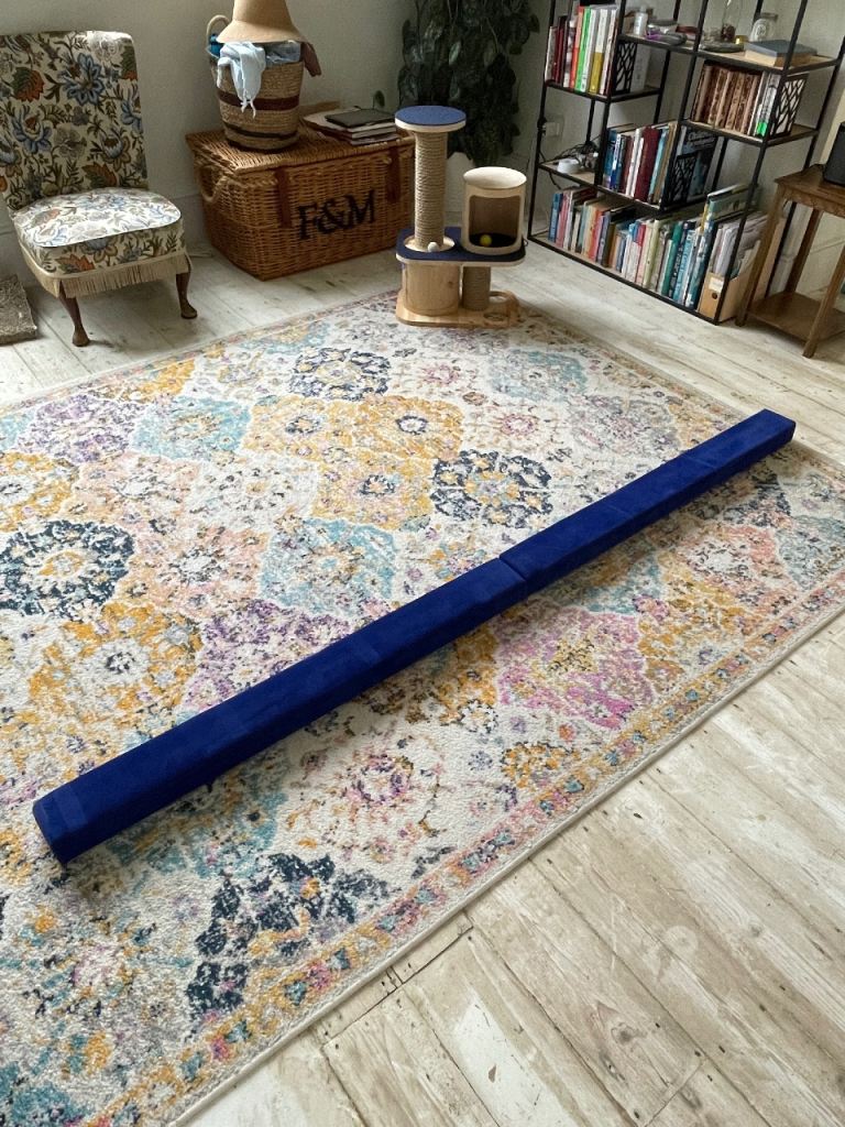Folding gymnastics beam 