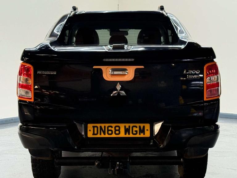 2018 Mitsubishi L200 2.4 L200 Barbarian SVP II DI-D Auto 4WD Pickup Diesel Automatic