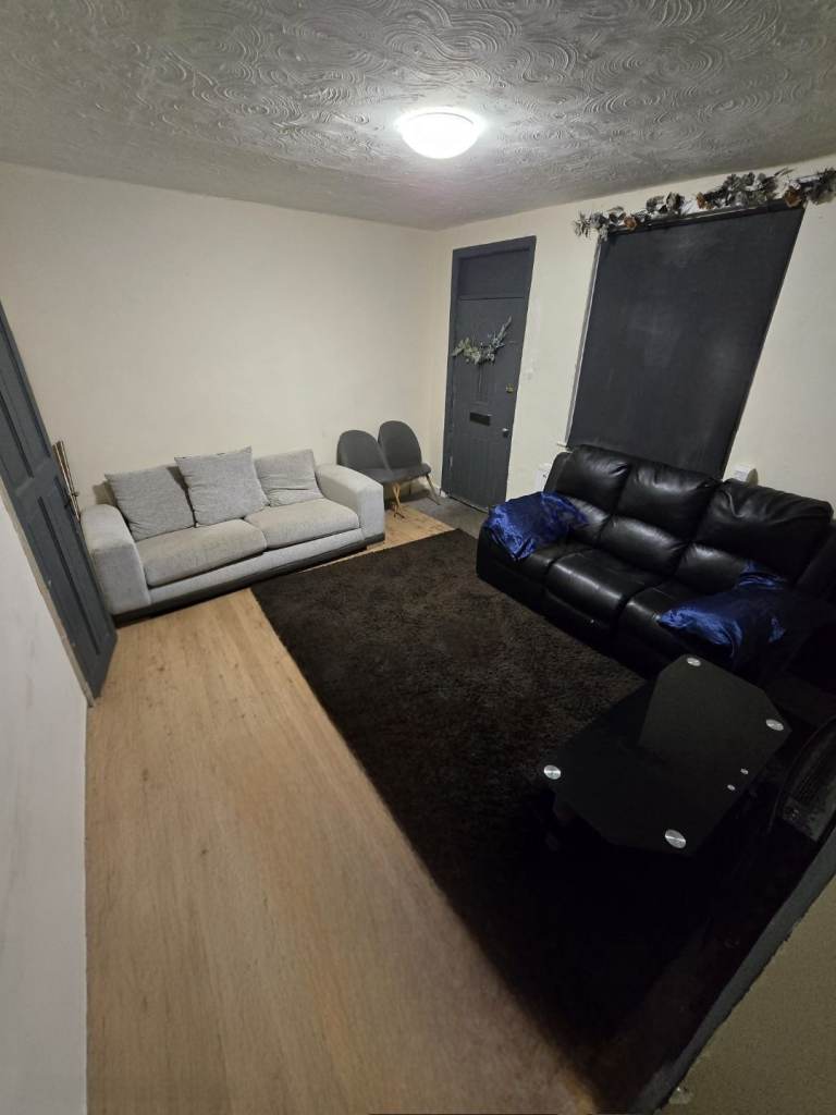 2 Bedroom House Rochdale, Manchester George st,near Milkstone Rd/town centre/trainstation