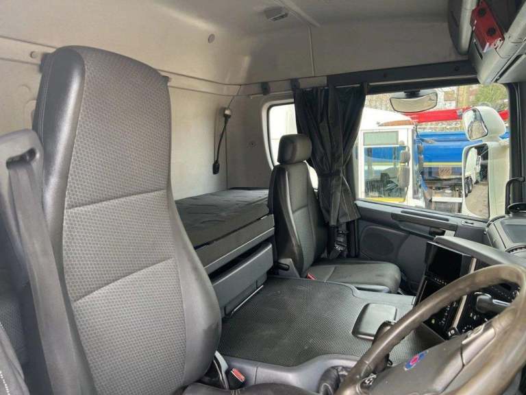 2013 SCANIA P400 8X4 TIPPER