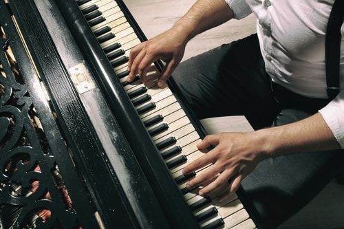 Piano & Keyboard lessons - fun, laid back lessons at your pace!