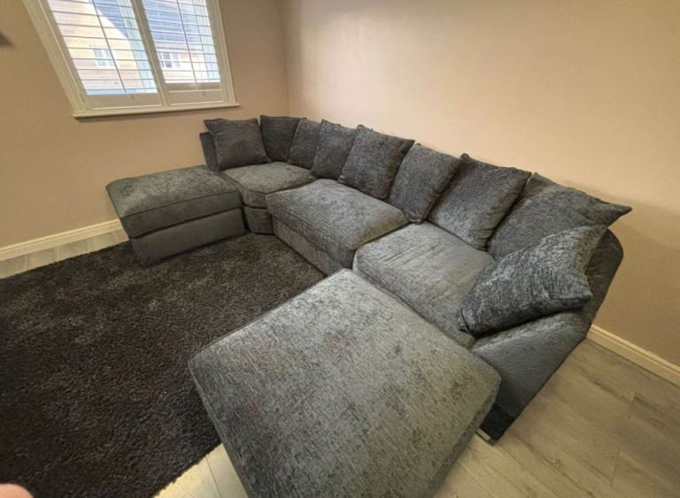 U Shape Corner Suite no time wasters!