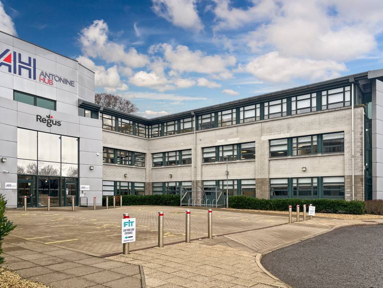 Falkirk - FK1 1XE \ Office Space for Rent with 2 Desks