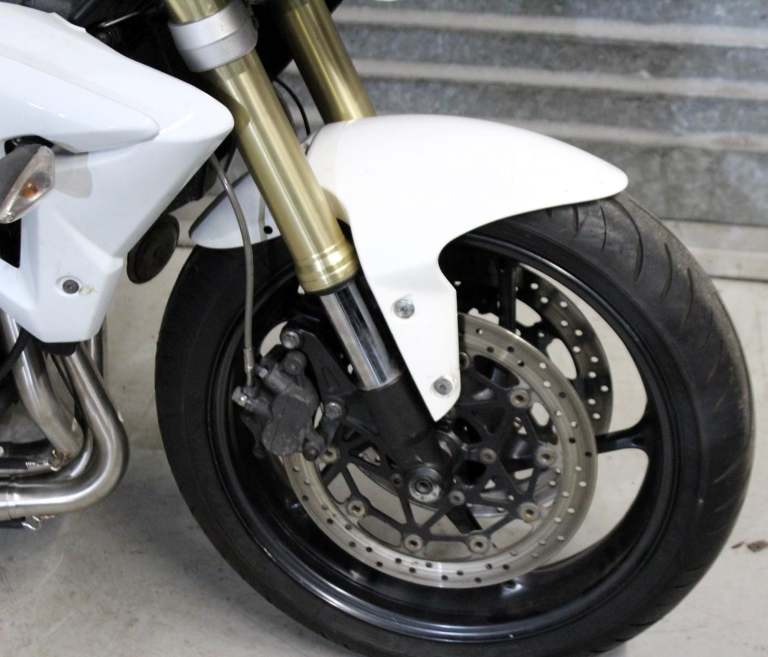 2015 15 TRIUMPH STREET TRIPLE 675 WHITE HPI CLEAR 11K NEW SHAPE TRADE SALE MOT