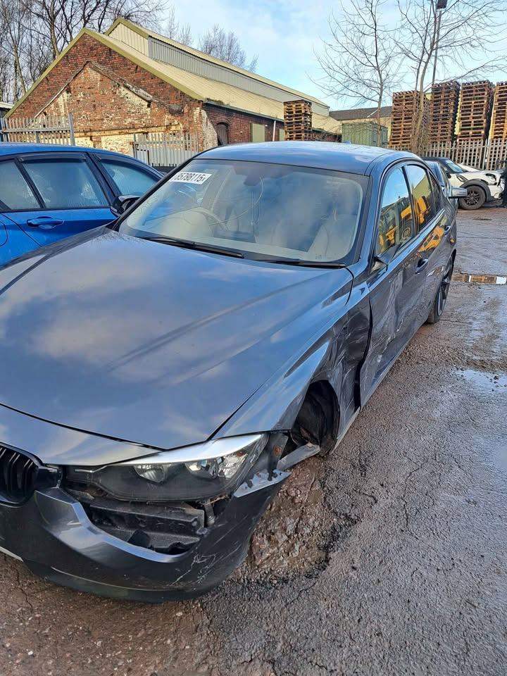 BMW 320D ED PRE LCI F30 BREAKING PARTS BONNET LIGHT WING DOOR MIRROR BOOT LID HEAD UNIT HUB