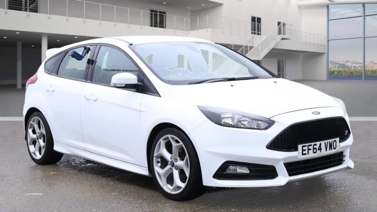 2015 Ford Focus 2015 Ford Focus ST-2 2.0T EcoBoost 5dr,FROZEN WHITE,FANTASTIC COND!! HATCHBACK Pe...