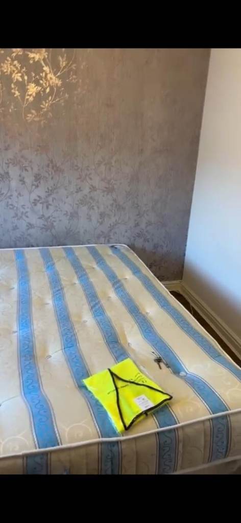 BIG SIMPLE DOUBLE Room (AVAILABLE NOW) in ILFORD, E12 6JW for £849pcm.. ALL BILLS INCLUDED