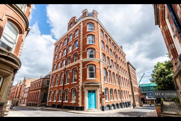 2 bedroom flat in Sutton Place, Nottingham, NG1 (2 bed) (#2583722)