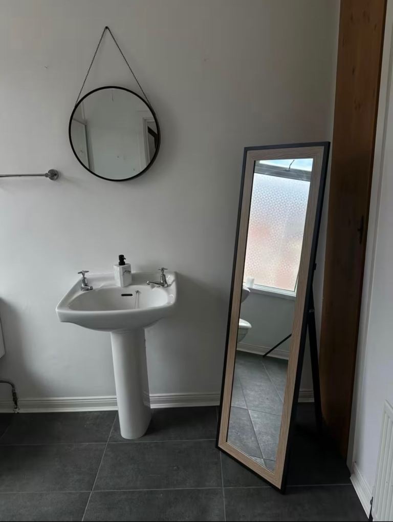 Refurbished Double Bedroom at Bt7 