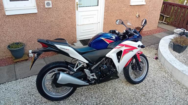 SUPERB CONDITION HONDA CBR250R-B, 0NLY 6K MILES, FULL YEARS MOT AND FULL HISTORY £2200 ONO