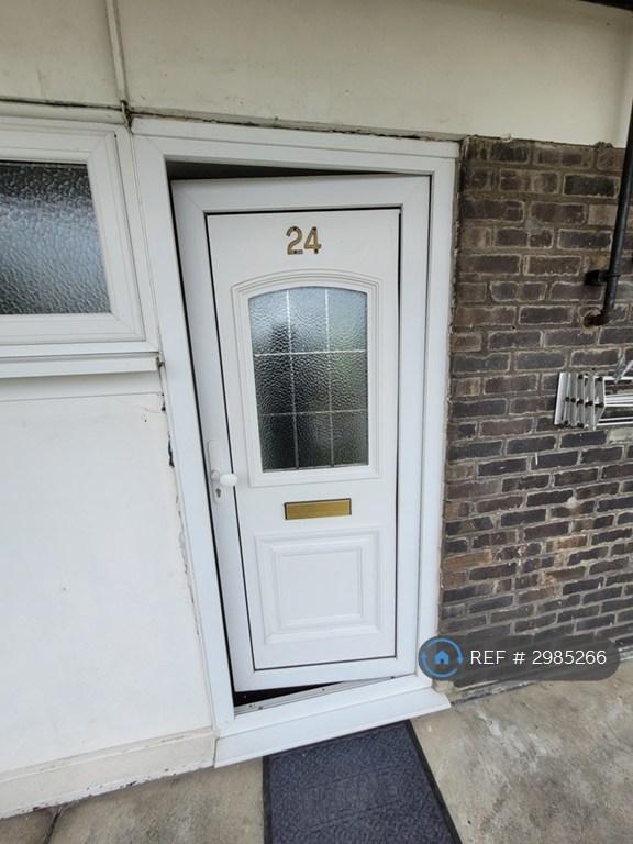 1 bedroom flat in Thistledown, Basildon, SS14 (1 bed) (#2985266)