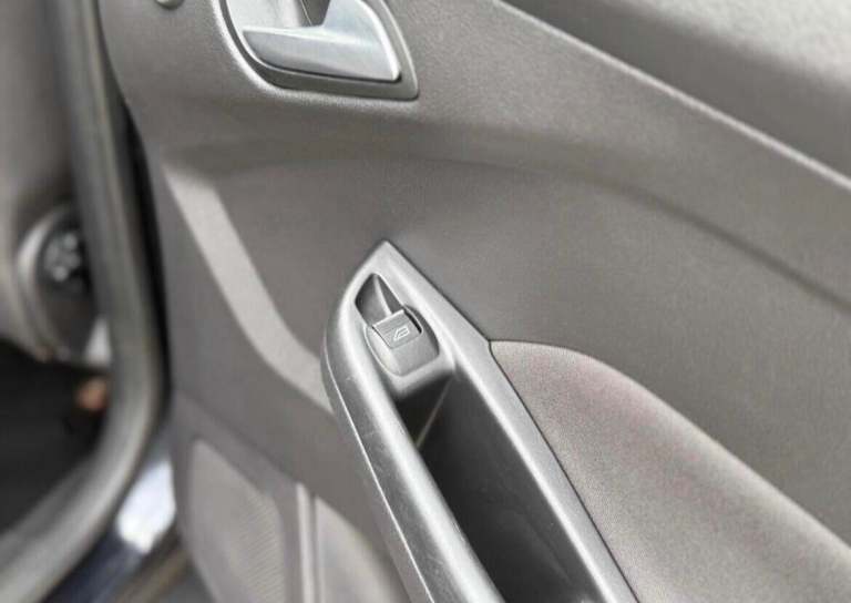 2014 Ford Focus 1.6 TDCi 115 Titanium Navigator 5dr HATCHBACK DIESEL Manual