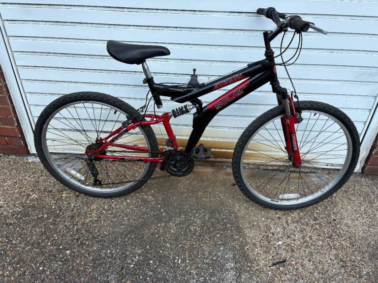 MAN OR LADIES BIKE black 26in wheels 5x3 gears  20 in frame  dual suspenshion  serviced £70