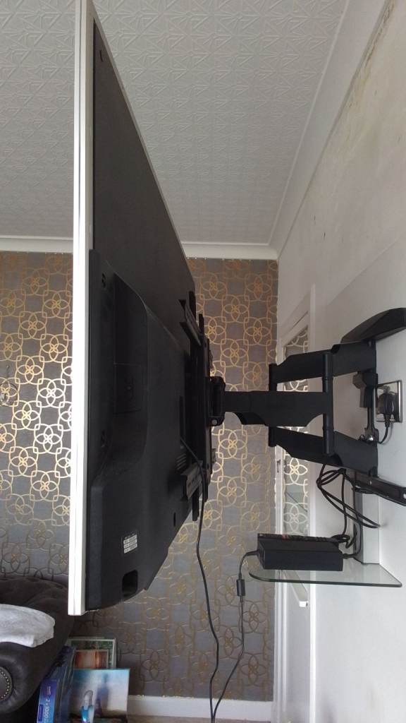 Sony 49" Smart TV and Extra Strong Wall Bracket